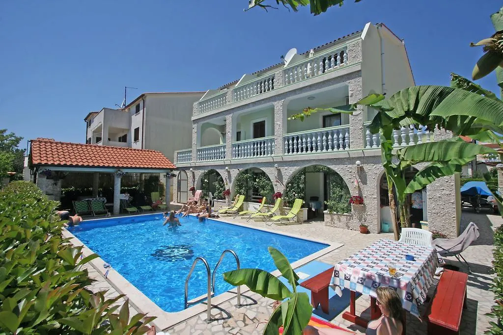 Apartments & Rooms Lo & Mar Medulin Gasthof